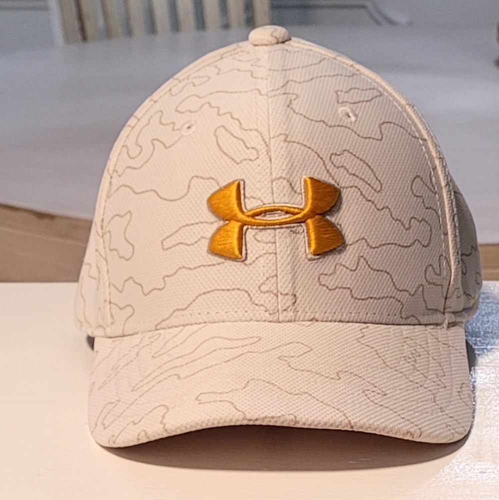 Under Armour Kid's Youth/Jr Medium Hat. Beige w/ light tan design, NWOT